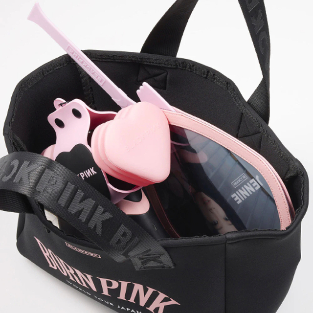 BLACKPINK ミニトートバッグ/WORLD TOURグッズブラックピンク の BLACKPINK ミニトートバッグ/WORLD TOURグッズブラックピンク の