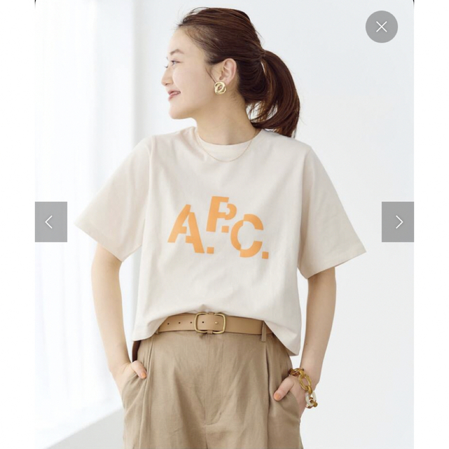 IENA(イエナ)のIENA A.P.C.別注 DECALE プリント Tシャツ　ナチュラル　新品 レディースのトップス(Tシャツ(半袖/袖なし))の商品写真