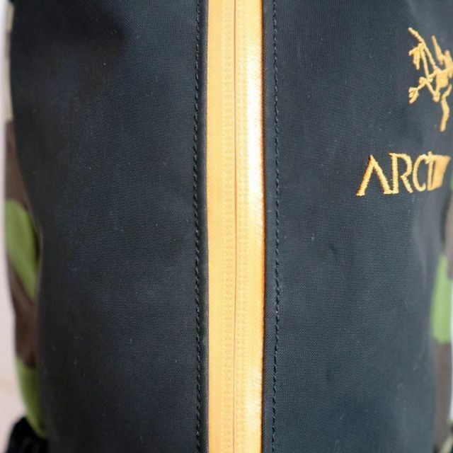 美品★極レア柄★ARC'TERYX BEAMS別注 ARRO22 カモフラージュ