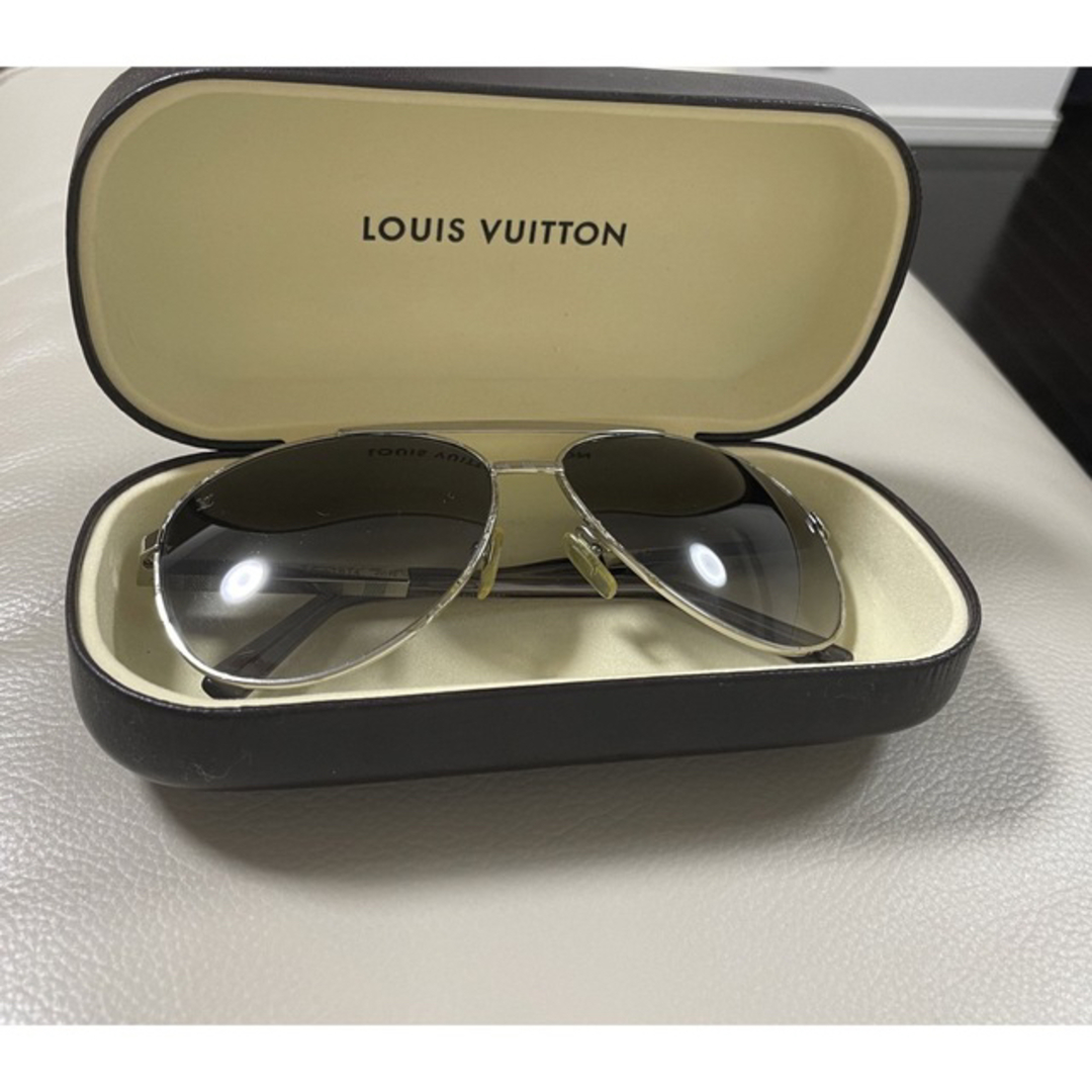 LOUIS VUITTON(ルイヴィトン)のヴィトンサングラスアティテュード・パイロット Z0340U メンズのファッション小物(サングラス/メガネ)の商品写真