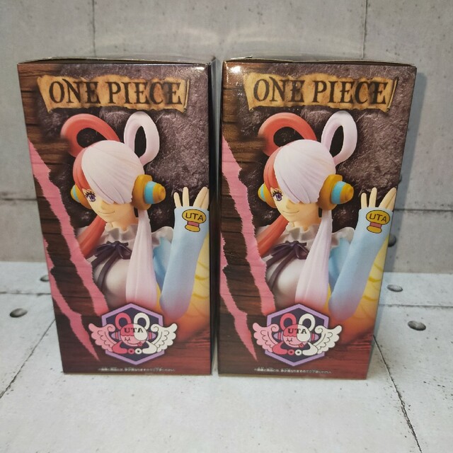 ONE PIECE(ワンピース)の（送料無料匿名配送）　ワンピース　ウタ　フィギュア　２体セット エンタメ/ホビーのフィギュア(アニメ/ゲーム)の商品写真