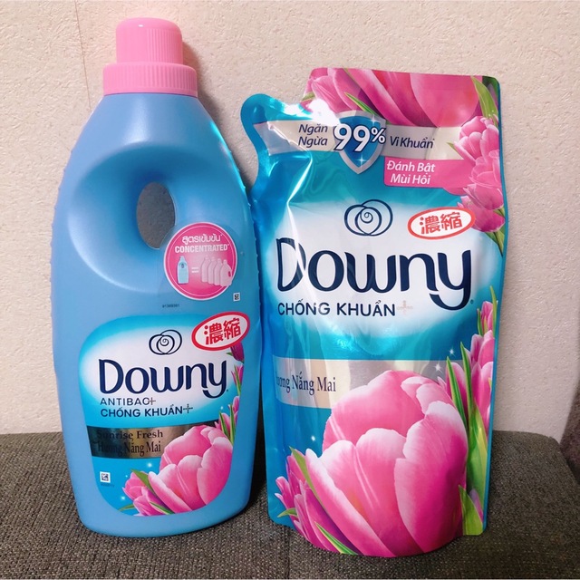 ダウニー　柔軟剤　サンライズフレッシュ　本体ボトル　詰替　downy 水色 インテリア/住まい/日用品の日用品/生活雑貨/旅行(洗剤/柔軟剤)の商品写真