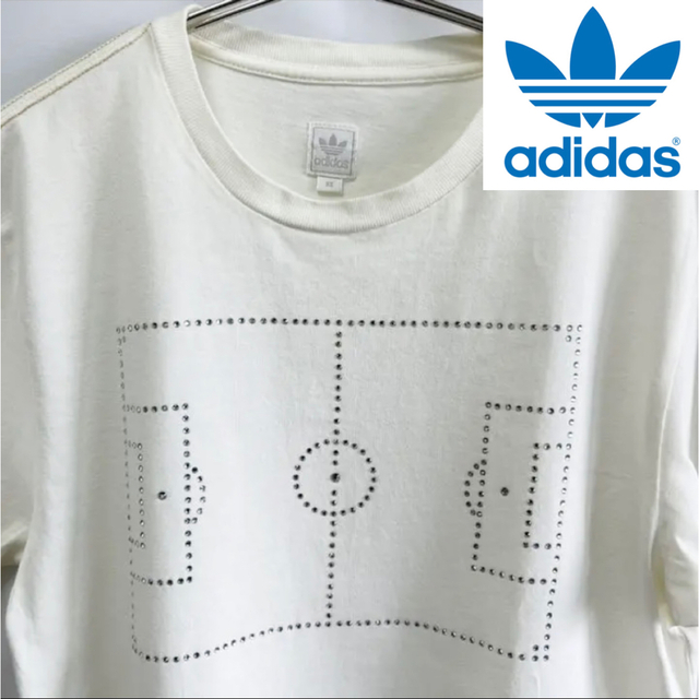 adidas(アディダス)の【新品】adidas GOLDロゴ&ラインストーン☆サッカーコートTシャツ男女兼 メンズのトップス(Tシャツ/カットソー(半袖/袖なし))の商品写真