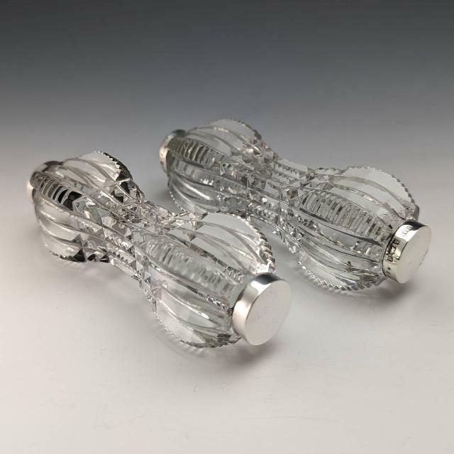 1903年 英国アンティーク カットガラス製 ナイフレストペア 純銀装飾 J Gilbert