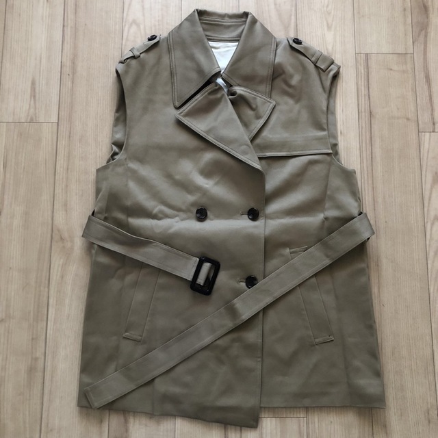 IIROT   セール IIROT今季新作 Trench Vest Beige 新品の通販 by