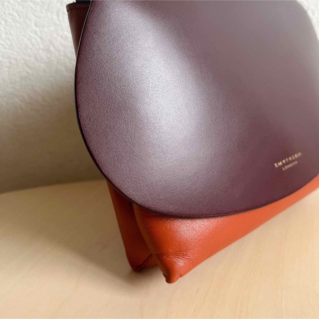 Smythson(スマイソン)の未使用 定価9万 SMYTHSON  Pillow Bag ショルダーバッグ レディースのバッグ(ショルダーバッグ)の商品写真