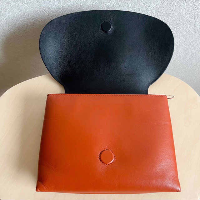 Smythson(スマイソン)の未使用 定価9万 SMYTHSON  Pillow Bag ショルダーバッグ レディースのバッグ(ショルダーバッグ)の商品写真