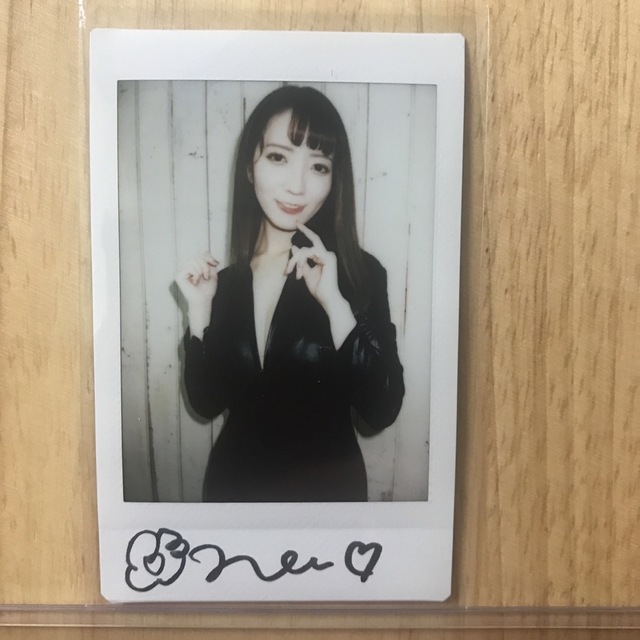 【直筆サイン入り】小花のんさん チェキ エンタメ/ホビーのタレントグッズ(女性タレント)の商品写真
