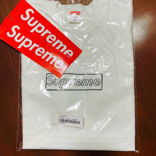Supreme(シュプリーム)のsupreme kaws chalk logo tee  M White メンズのトップス(Tシャツ/カットソー(半袖/袖なし))の商品写真