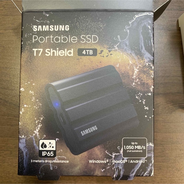 SAMSUNG(サムスン)のsamsung portable ssd t7 shield 4TB 外付け スマホ/家電/カメラのPC/タブレット(PC周辺機器)の商品写真