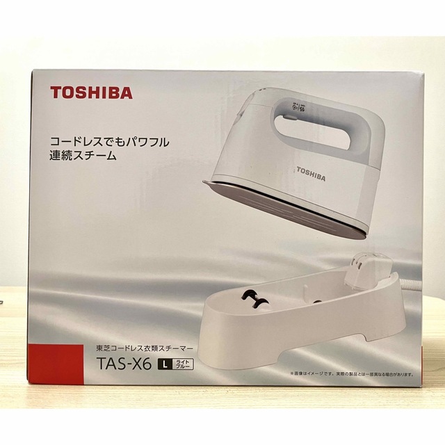 【新品・未使用】東芝　コードレス衣類スチーマー TAS-X6(L)ライトブルー スマホ/家電/カメラの生活家電(アイロン)の商品写真