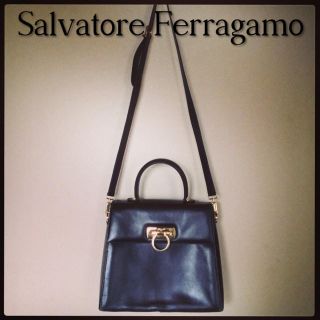 フェラガモ(Ferragamo)の本日限定！正規品！定価18万→12000(ショルダーバッグ)