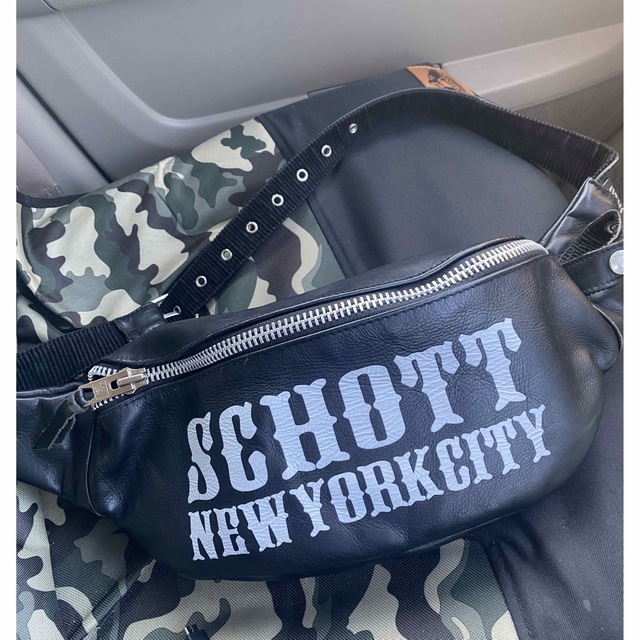 schott(ショット)のショット　レザー　ボディバッグ　ビッグロゴ メンズのバッグ(ボディーバッグ)の商品写真