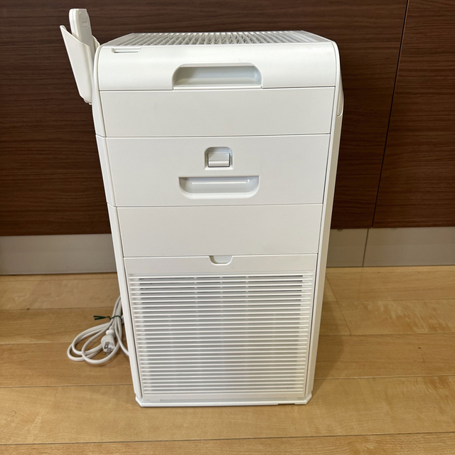 DAIKIN(ダイキン)の【良品】ダイキン DAIKIN  MC55U-W  空気清浄機 2017年製  スマホ/家電/カメラの生活家電(空気清浄器)の商品写真