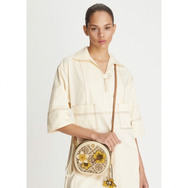 Tory Burch(トリーバーチ)の【レア】Tory Burch Tモノグラム ブレイド フローラル ムーンバッグ レディースのバッグ(ショルダーバッグ)の商品写真