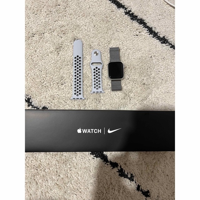 APPLE WATCH SE NIkeモデル 40mm シルバーミラネーゼループスマホ/家電/カメラ