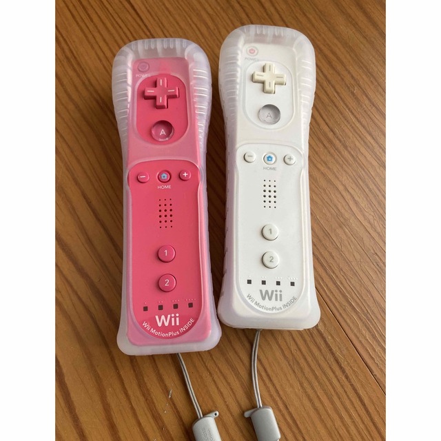 Wii U(ウィーユー)のWii WiiU用 リモコンプラスセット　ホワイト　ピンク エンタメ/ホビーのゲームソフト/ゲーム機本体(家庭用ゲーム機本体)の商品写真