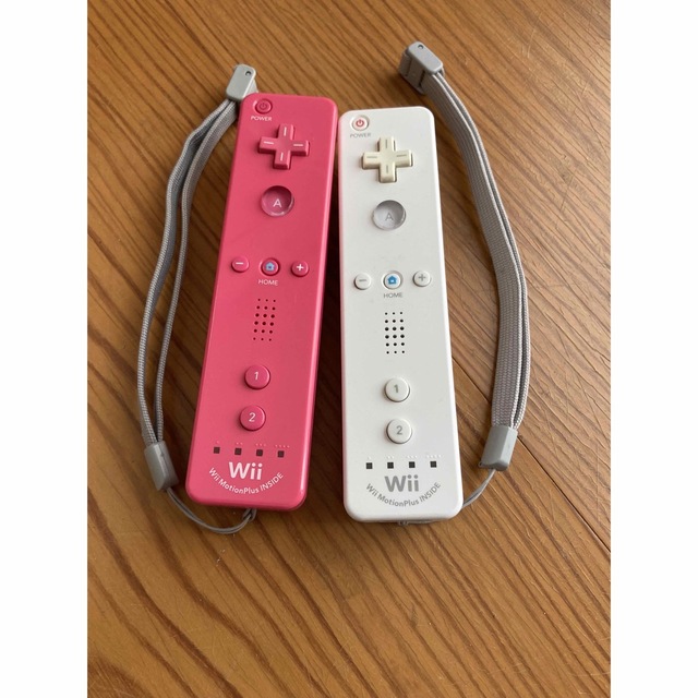 Wii U(ウィーユー)のWii WiiU用 リモコンプラスセット　ホワイト　ピンク エンタメ/ホビーのゲームソフト/ゲーム機本体(家庭用ゲーム機本体)の商品写真