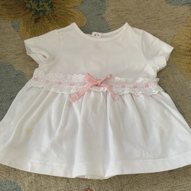 babyGAP(ベビーギャップ)のbabygap 花柄　ワンピース　70  オマケ付き キッズ/ベビー/マタニティのベビー服(~85cm)(ワンピース)の商品写真