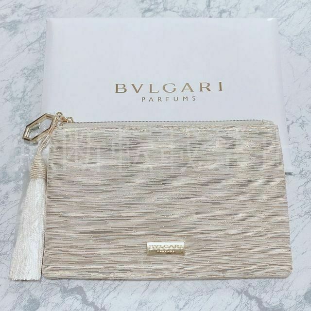 BVLGARI(ブルガリ)のBVLGARI ブルガリ ゴールドフラットポーチ ノベルティ 新品 レディースのファッション小物(ポーチ)の商品写真