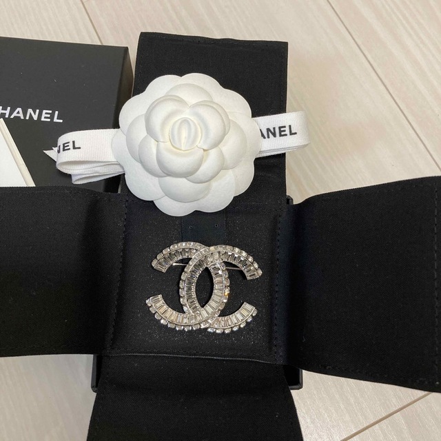 CHANEL  キラキラブローチ　新品