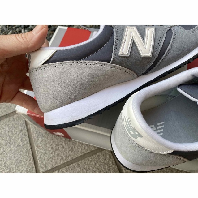 New Balance(ニューバランス)の【送料込み】　ニューバランス　420 グレー　サイズ23.5 レディースの靴/シューズ(スニーカー)の商品写真