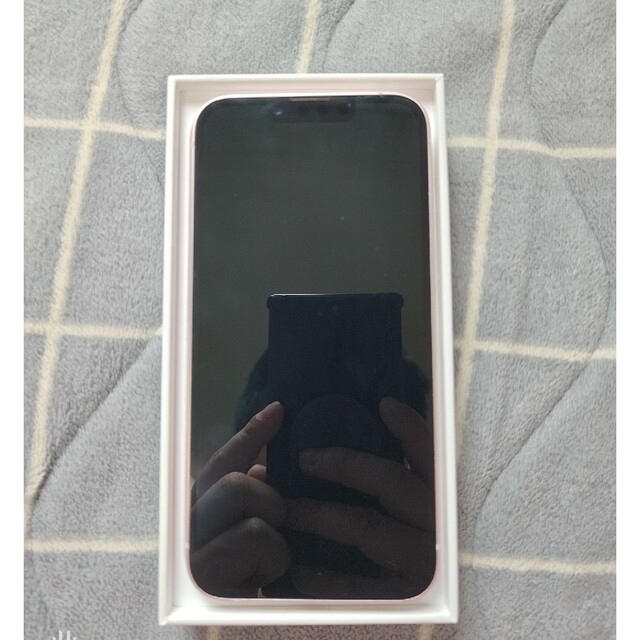 Apple(アップル)のiPhone 13 ピンク 128 GB SIMフリー スマホ/家電/カメラのスマートフォン/携帯電話(スマートフォン本体)の商品写真