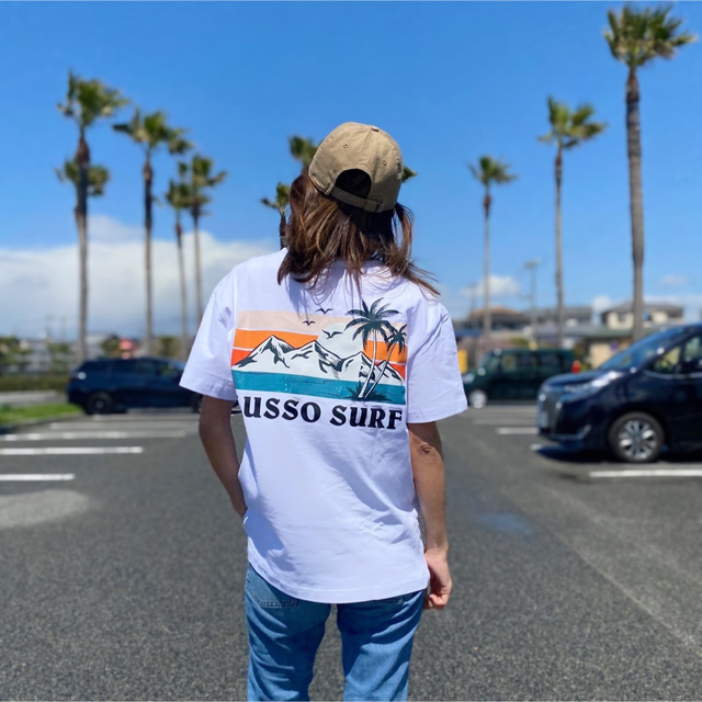 Deus ex Machina(デウスエクスマキナ)の西海岸スタイル☆LUSSO SURF トロピカルTシャツ　ホワイト　Mサイズ メンズのトップス(Tシャツ/カットソー(半袖/袖なし))の商品写真