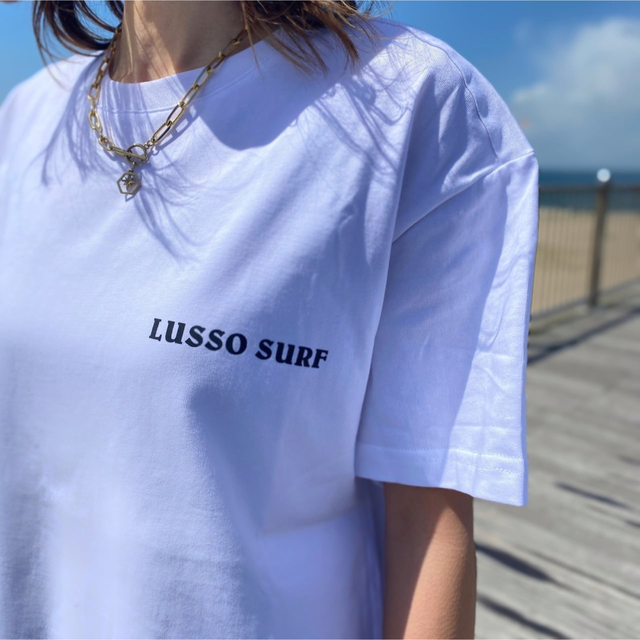 Deus ex Machina(デウスエクスマキナ)の西海岸スタイル☆LUSSO SURF トロピカルTシャツ　ホワイト　Mサイズ メンズのトップス(Tシャツ/カットソー(半袖/袖なし))の商品写真