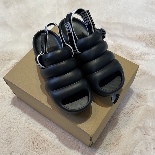 UGG AWW YEAR 黒23cm 新品未使用 - サンダル
