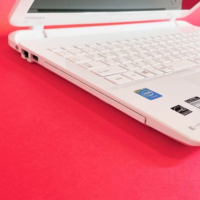 東芝 - 携帯性抜群✨大容量1TB✨薄型白ノートパソコン!WEBカメラで
