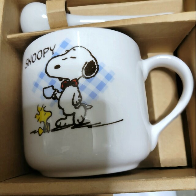 SNOOPY(スヌーピー)のスヌーピーマグカップスプーン付お値下げ インテリア/住まい/日用品のキッチン/食器(グラス/カップ)の商品写真