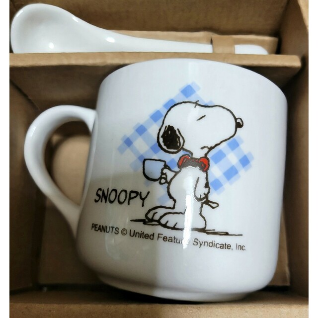 SNOOPY(スヌーピー)のスヌーピーマグカップスプーン付お値下げ インテリア/住まい/日用品のキッチン/食器(グラス/カップ)の商品写真