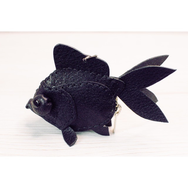 【受注】金魚・黒出目金 ハンドメイドのファッション小物(バッグチャーム)の商品写真