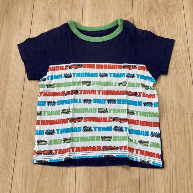 UNIQLO(ユニクロ)の100 チームトーマス ユニクロ　半袖Tシャツ  紺 キッズ/ベビー/マタニティのキッズ服男の子用(90cm~)(Tシャツ/カットソー)の商品写真