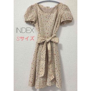 インデックス(INDEX)のINDEX ワンピース　Sサイズ　膝丈ワンピース　ベージュ　花柄(ひざ丈ワンピース)