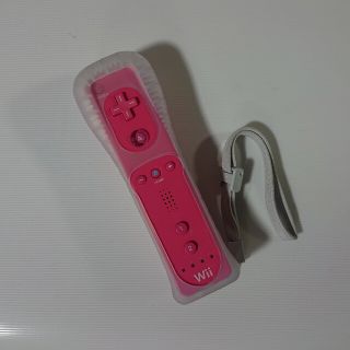 ウィー(Wii)のWii リモコン ピンク 任天堂純正品 シリコンカバーとストラップ付 匿名配送(家庭用ゲーム機本体)