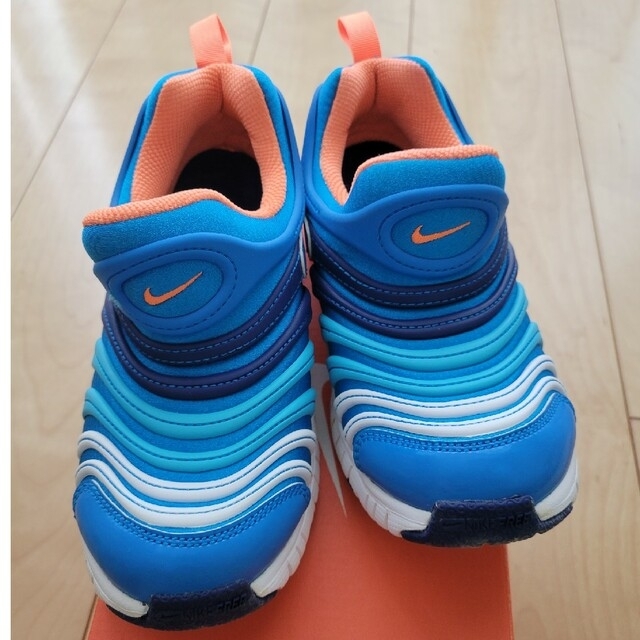 NIKE(ナイキ)の最終値下げ【NIKE】ダイナモフリー　スリッポンスニーカー(19.5cm)極美品 キッズ/ベビー/マタニティのキッズ靴/シューズ(15cm~)(スニーカー)の商品写真