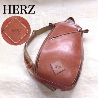 ヘルツ(HERZ)の美品 HERZ ヘルツ トリプルファスナー 3way ボディバッグ キャメル 革(ボディーバッグ)