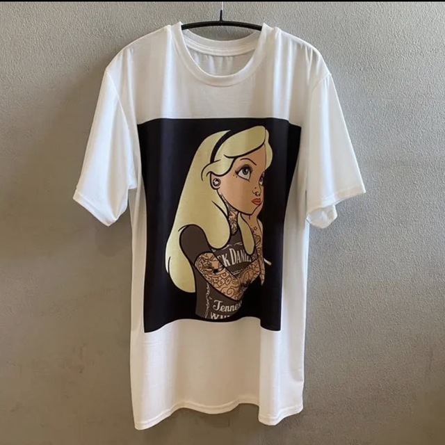 Disney(ディズニー)の不思議の国のアリス タトゥーデザイン　Tシャツ フリーサイズ レディースのトップス(Tシャツ(半袖/袖なし))の商品写真