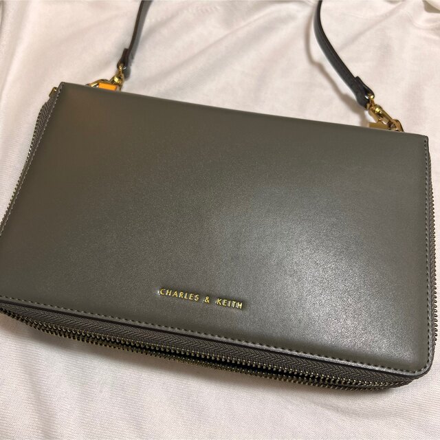 Charles and Keith(チャールズアンドキース)のCharles and Keith  ショルダーウォレット レディースのバッグ(ショルダーバッグ)の商品写真