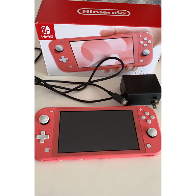 Nintendo Switch(ニンテンドースイッチ)のNintendo switch Light ピンク エンタメ/ホビーのゲームソフト/ゲーム機本体(携帯用ゲーム機本体)の商品写真