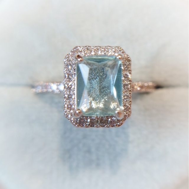 918 アクアマリン 人工石 リング 長方形 ヘイロー sona ダイヤモンド レディースのアクセサリー(リング(指輪))の商品写真