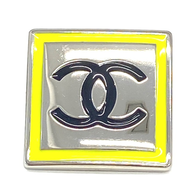 CHANEL(シャネル)の[USED/中古]CHANEL シャネル ブローチ ピンバッジ アイコンシリーズ ココマーク スクエア型 シルバー×イエロー B21B シルバー イエロー 中古 tdc-000898-4d レディースのアクセサリー(ブローチ/コサージュ)の商品写真