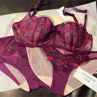 トリンプ(Triumph)のトリンプ　Blushing ESSENCE ブラジャー&ショーツ　3点セット(ブラ&ショーツセット)