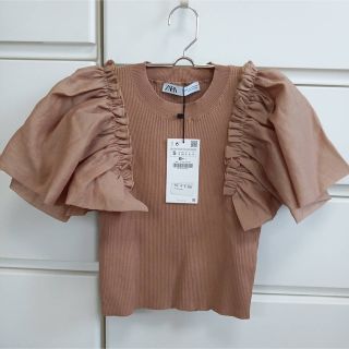 ザラ(ZARA)のZARA パフスリーブニット　定価4590円未使用タグ付き(カットソー(半袖/袖なし))