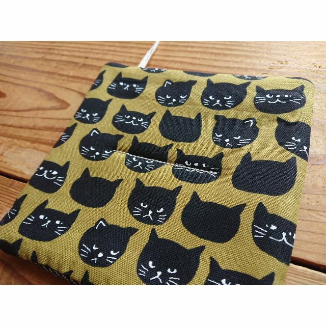ハンドメイド タオルをはさんだシンプルなポットマット 黒猫×ツイード風 ハンドメイドの生活雑貨(キッチン小物)の商品写真