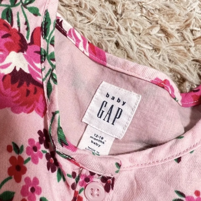 GAP Kids(ギャップキッズ)のBaby GAP /ベイビーギャップ/花柄 ワンピース/80cm キッズ/ベビー/マタニティのベビー服(~85cm)(ワンピース)の商品写真