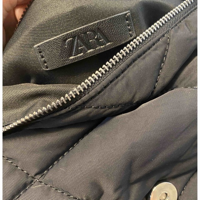 ZARA(ザラ)のZARA キルティングバッグ　黒 レディースのバッグ(ショルダーバッグ)の商品写真
