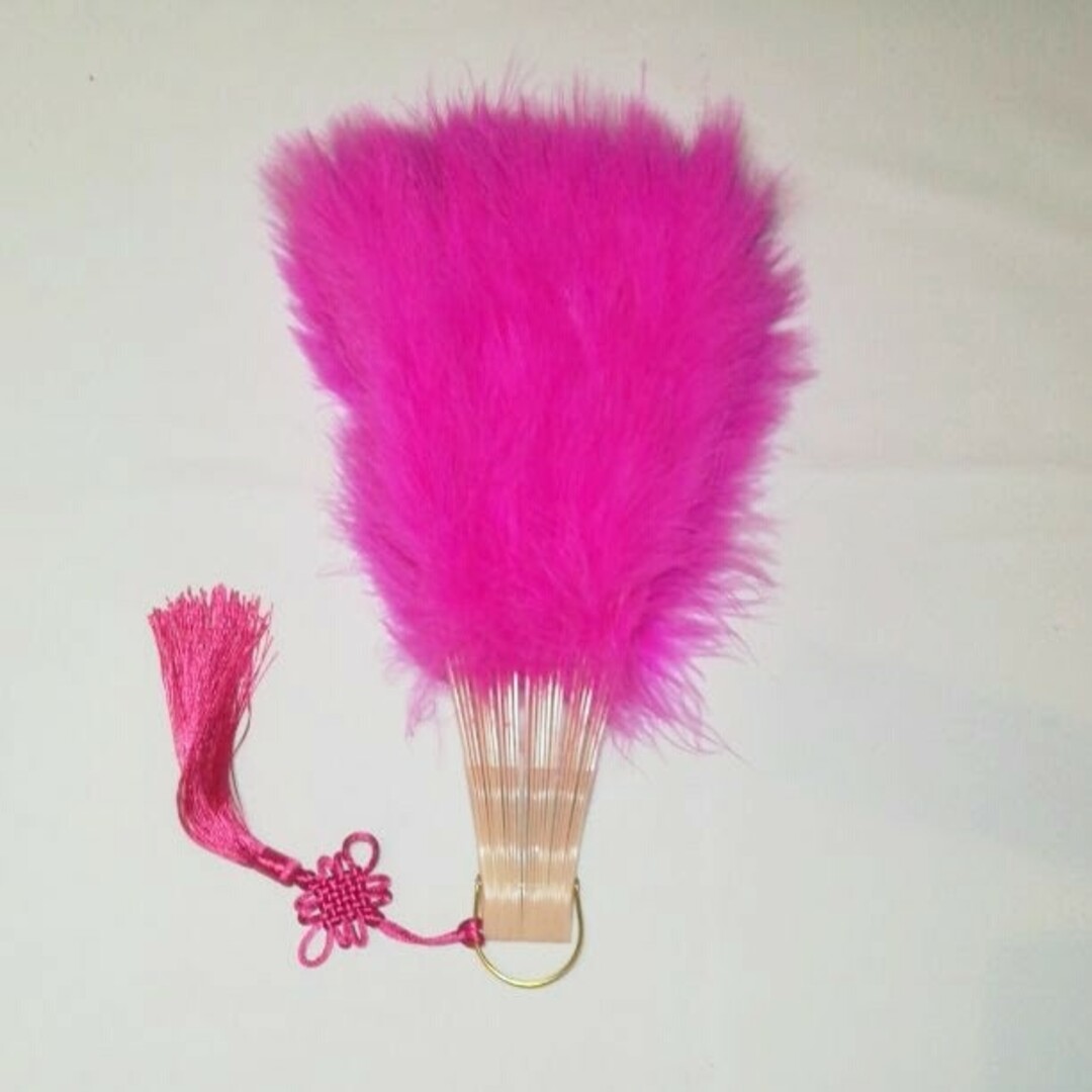 新品　特大羽扇子　ジュリアナ　大きな紐飾り付き　黄色　ピンク　セット エンタメ/ホビーのコスプレ(小道具)の商品写真